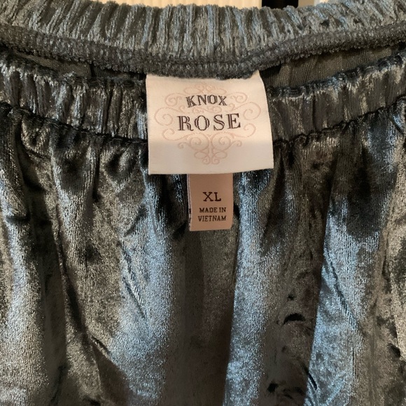 Off the shoulder velvet top - Picture 2 of 3